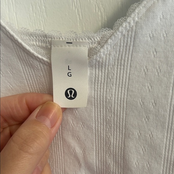 Simple cropped tanks - Picture 4 of 4